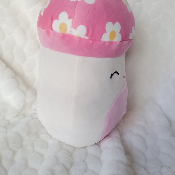 BNWT Sakina the Mushroom Squishmallows Easter 8 inch - Picture 5 of 6